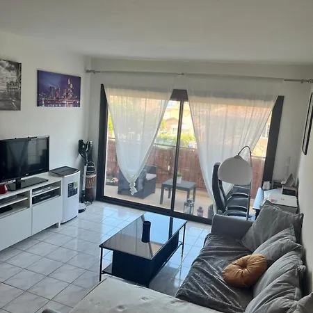 Agreable Appartement Climatise Devant La Mer Avec Parking Antibes Exterior photo
