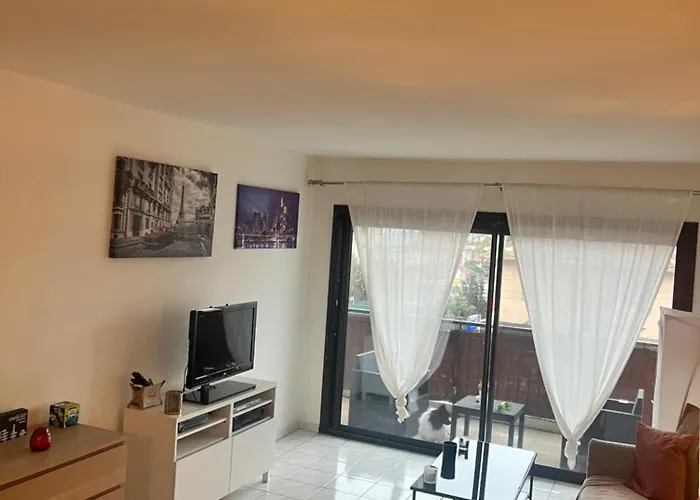 Agreable Appartement Climatise Devant La Mer Avec Parking